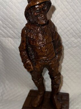 Red Mill Mfg Pecan Shell Old Man Fisherman 10.5" inch Figurine VG Rare Vintage
